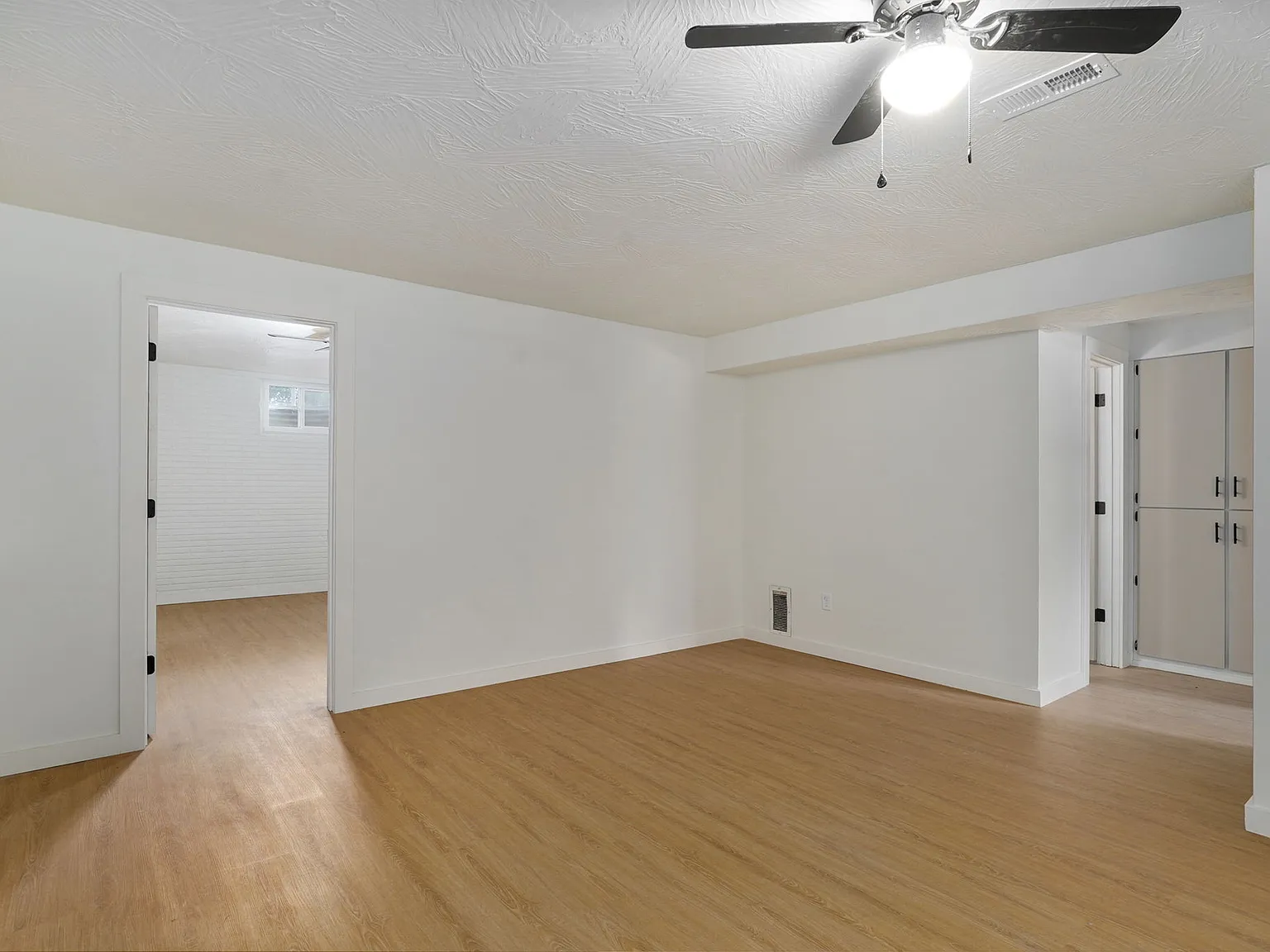 4 bed, 2032 sqft, $1,900 — Photo 2