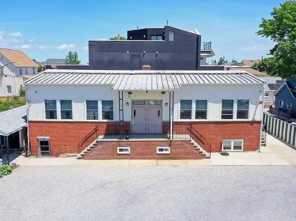 1 Merit Court image 1 of 7