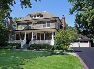 424 W Cook Ave, Libertyville, IL 60048