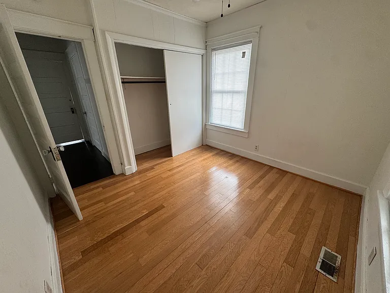 1057 Green St — Photo 17