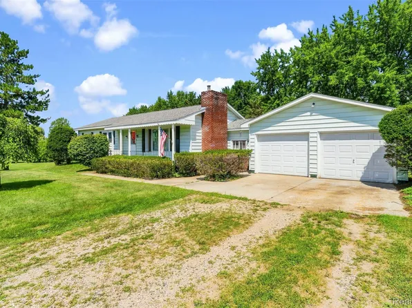 2285 Peppermill Rd, Lapeer, MI 48446