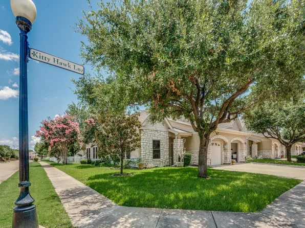 808 Kitty Hawk Ln, Grand Prairie, TX 75051