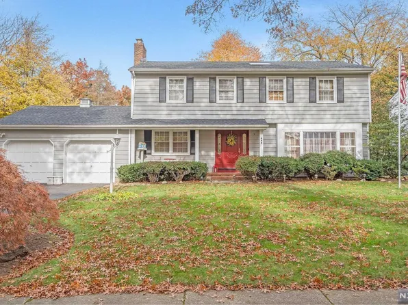 1 Vermont Dr, Paramus, NJ 07652