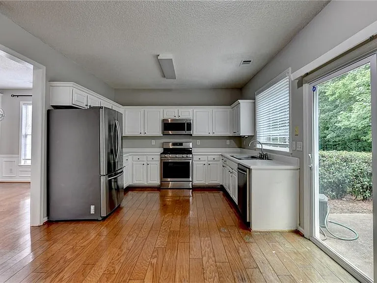 565 Alstonefield Dr — Photo 15