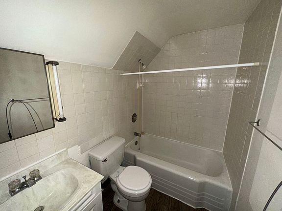 3rd image of 1320 Hackett St