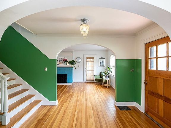 4th image of 840 W 72nd St
