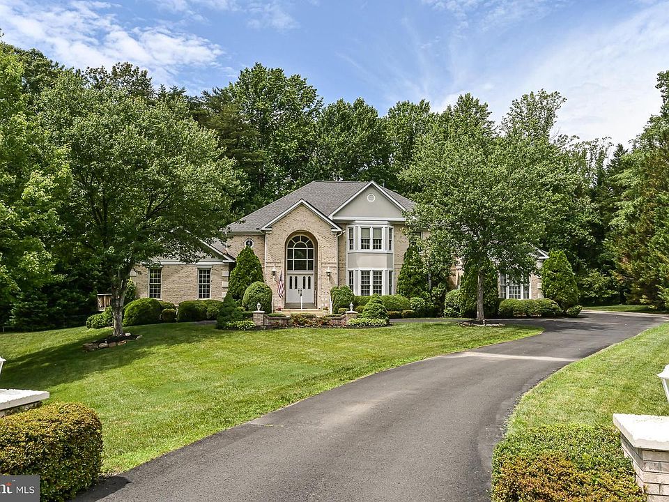 1st image of 6401 Burke Woods Dr
