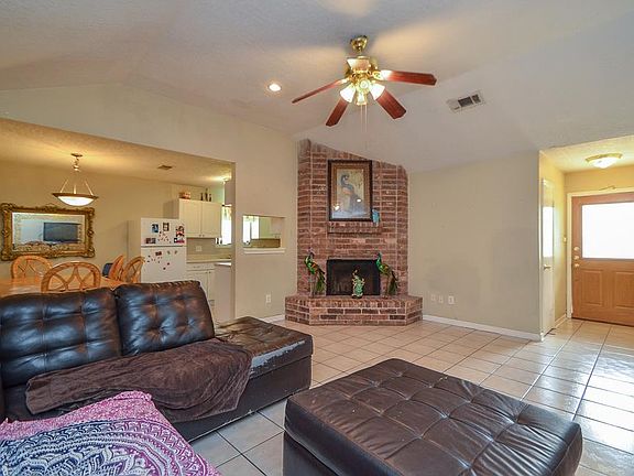 5th image of 3223 Edgecreek Dr