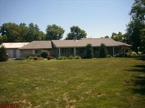 233 Utz Ln, Hazelwood, MO 63042
