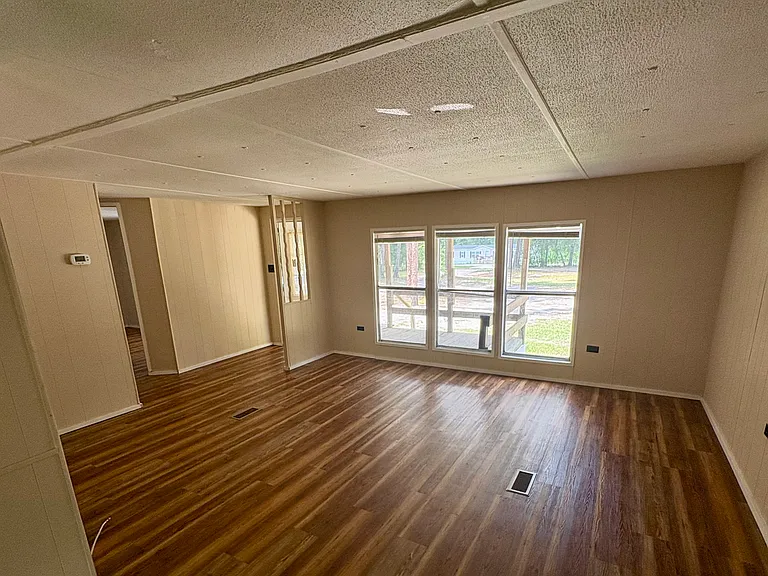 382 NW Lamar Pl — Photo 2
