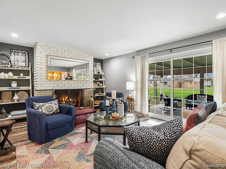 38205 Connaught Dr — Photo 21
