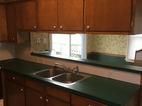 2nd image of 714 Thoreau Ave