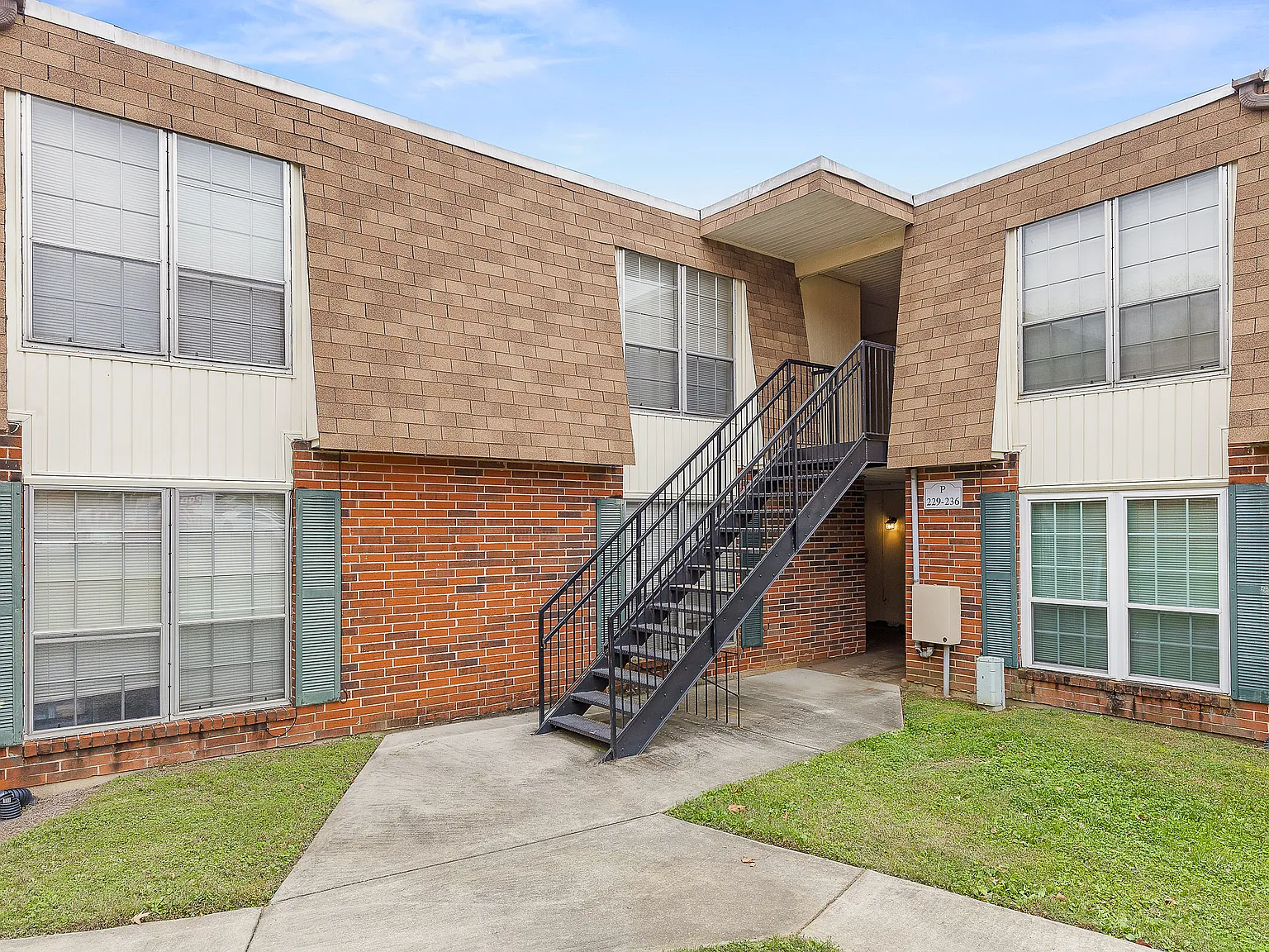 2 bed, 1080 sqft, $1,350 — Photo 2