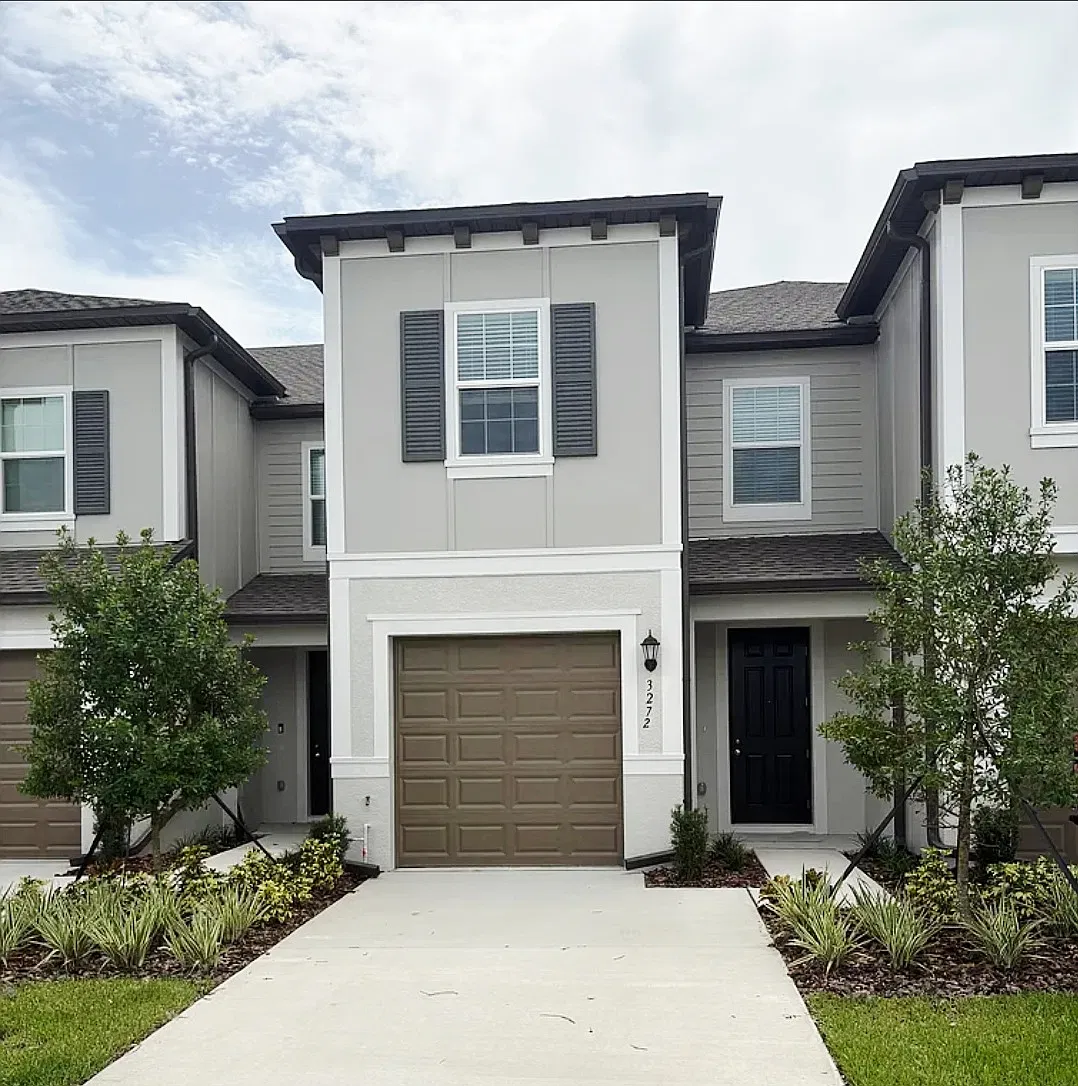 3 bed, 2.5 bath, 1760 sqft, $2,000 — Photo 1