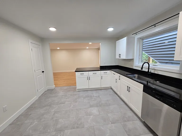 20-22 Poirier Pl #3 — Photo 2