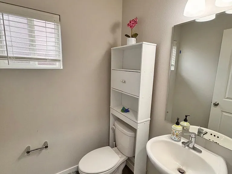 1003 Daisy Ln — Photo 9