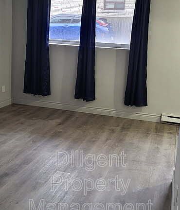 4th image of 200 Park Rd N Unit 101