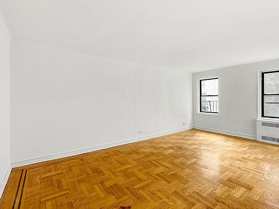5th image of 125 Hawthorne St APT 3J