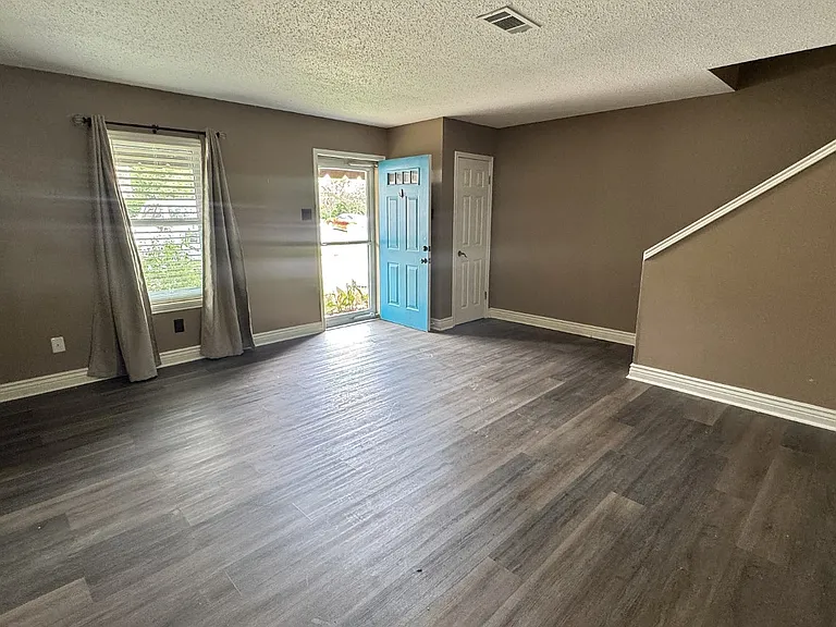 114 Westchase Dr — Photo 10