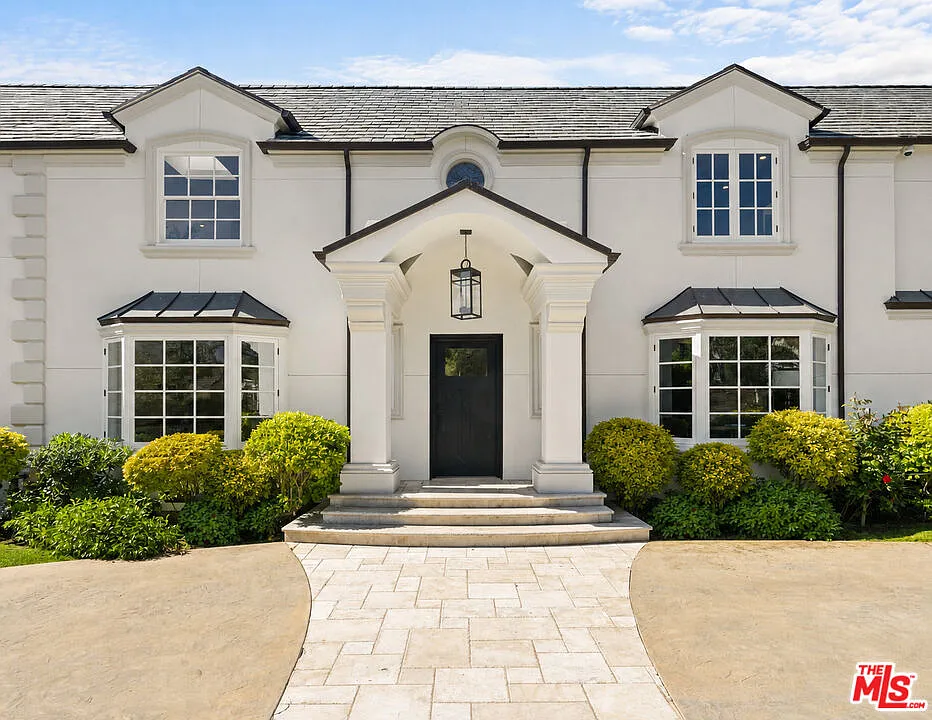 7 bed, 8.0 bath, 6475 sqft, $60,000 — Photo 2