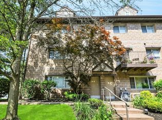 2 Klint Ct, Nanuet, NY 10954