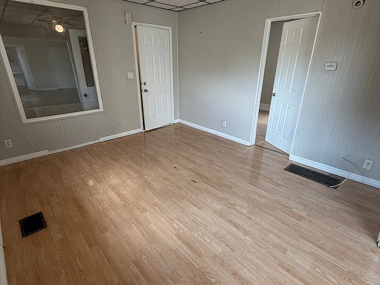 3927 Elm St — Photo 3