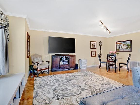 5th image of 51 Conestoga Way #51