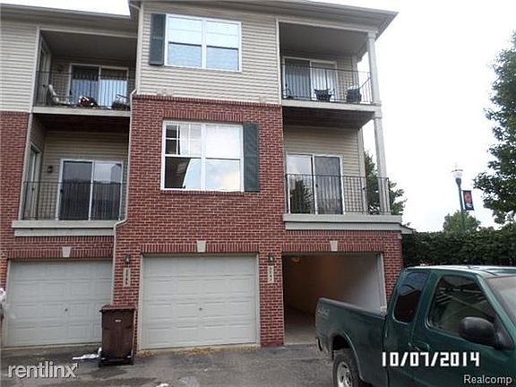 3741 Garage and Open Parking.ashx