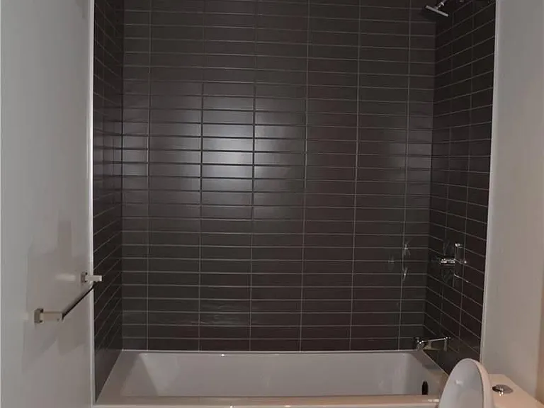7 Grenville St #3409 — Photo 10