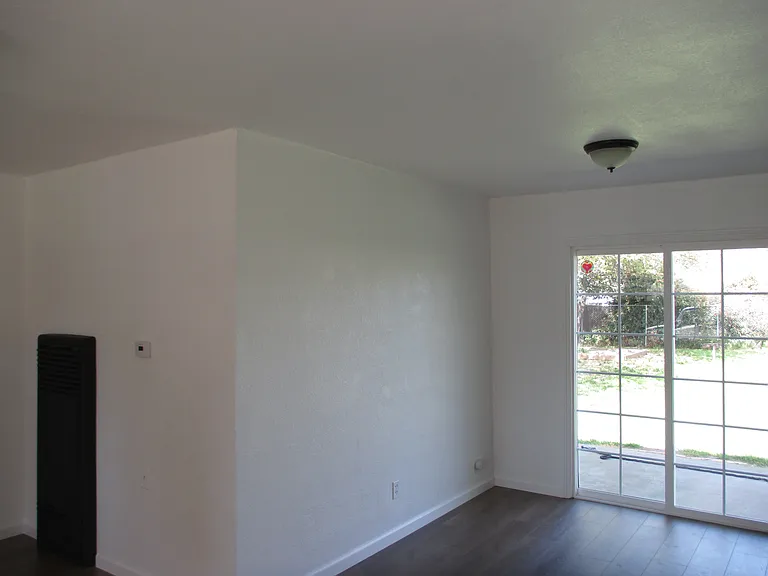 15 La Palma Dr — Photo 4