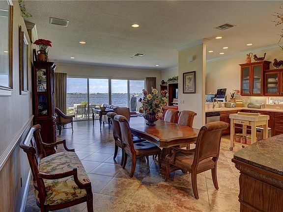 4th image of 2210 NW Plumbago Trl