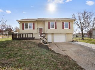 2001 Parkwood Dr, Harrisonville, MO 64701