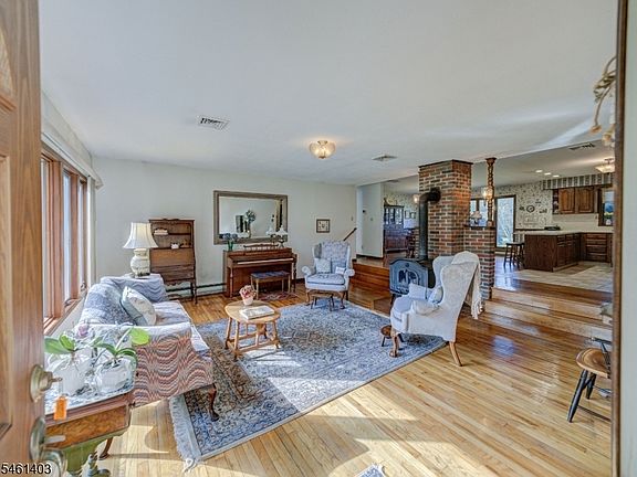 3rd image of 26 Fitzer Rd