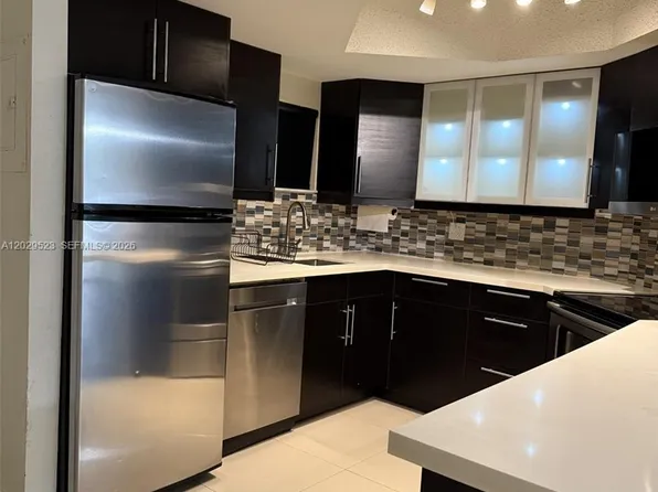 8225 Lake Dr APT 107, Doral, FL 33166