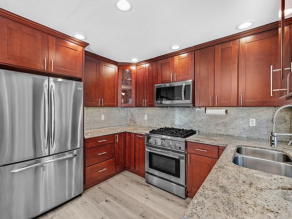 3rd image of 3047 Badger Dr