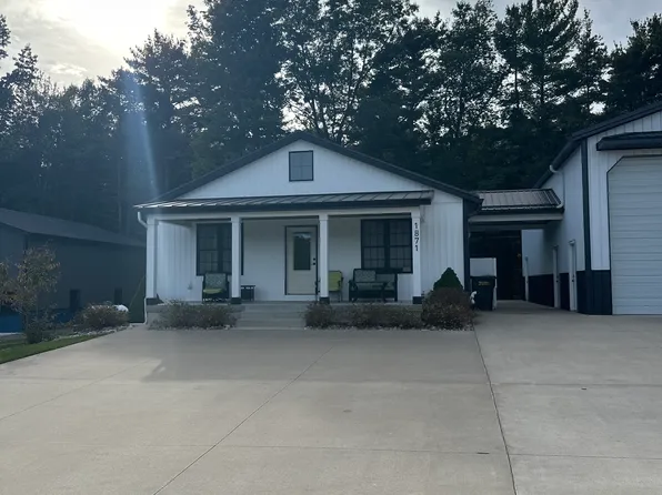 1871 N 34th Ave, Mears, MI 49436