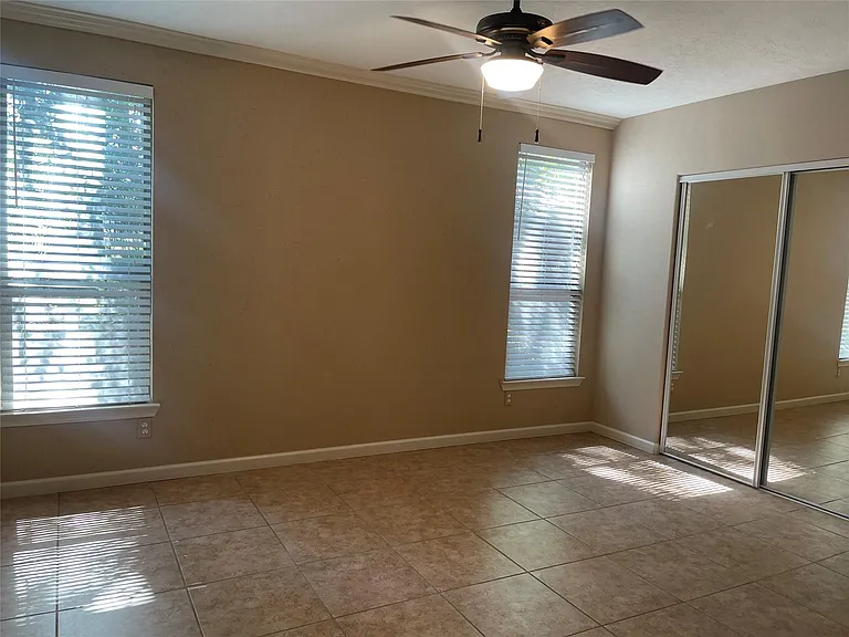 302 Somerset Rd — Photo 14