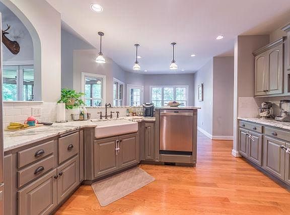 5th image of 260 Avawam Dr