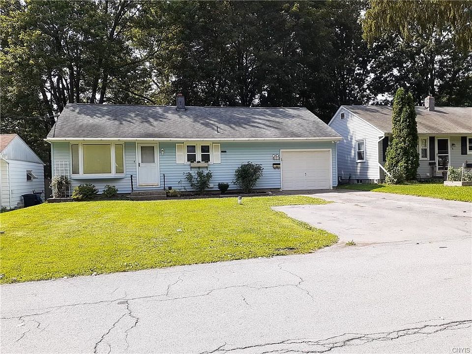 1st image of 8 Brooks Pl