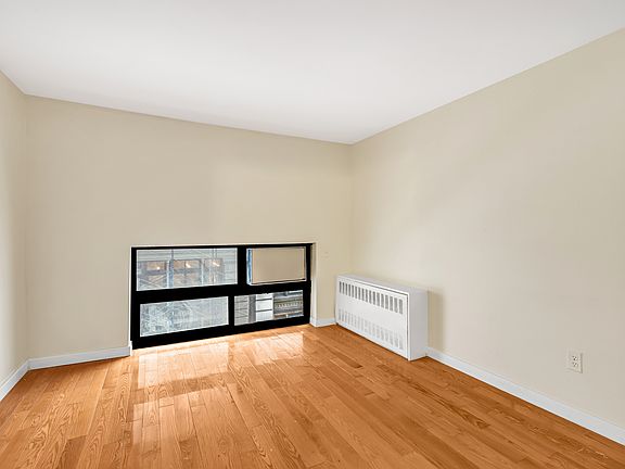 4th image of 7 E 32nd St #5E