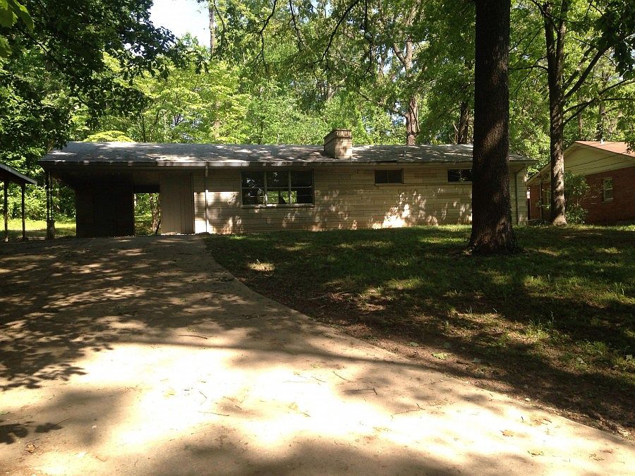 1st image of 824 Sharon Dr