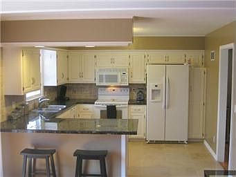 5th image of 9613 W 92nd St
