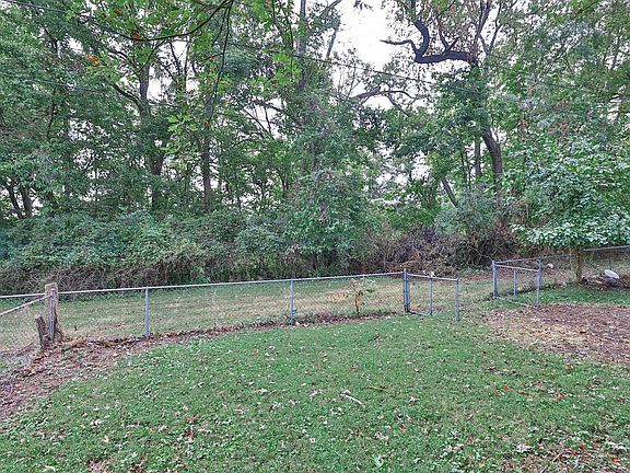 4th image of 836-838 Rodgers Dr