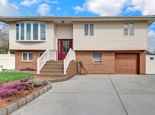 320 Idaho Street, Lindenhurst, NY 11757