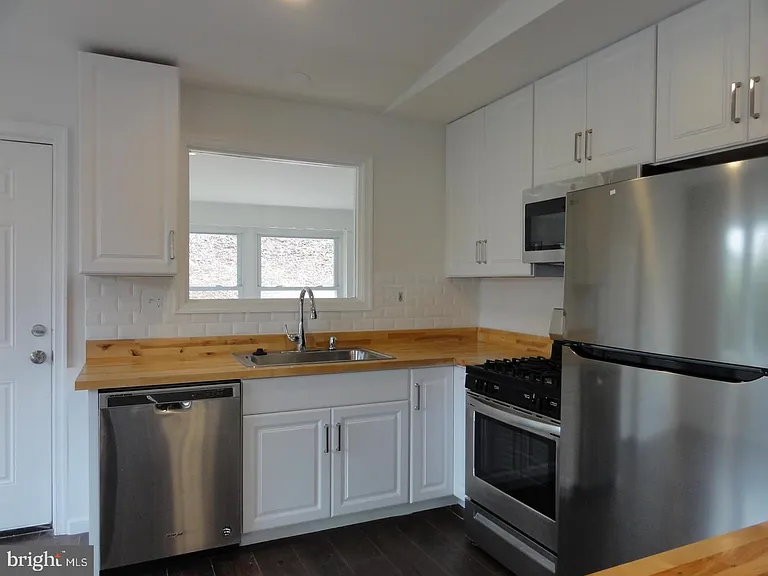 7029 Woodley Ln — Photo 6
