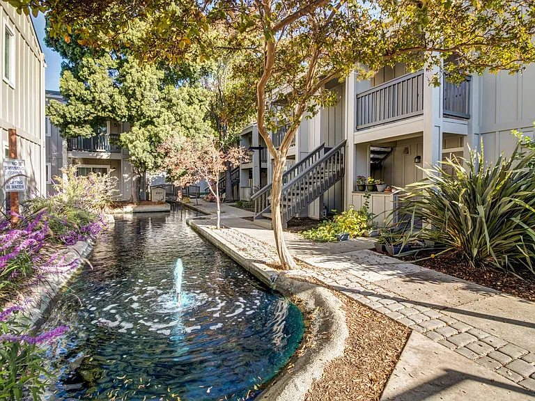 Round Hill Creek Apartments — Photo 17