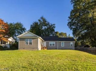 5471 Shattalon Dr, Winston Salem, NC 27106