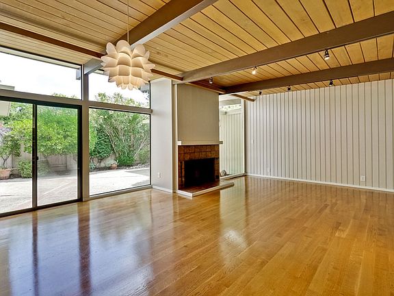 4th image of 252 Creekside Dr