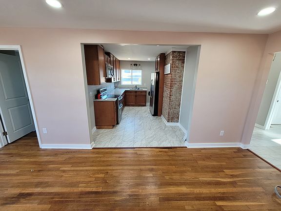 4th image of 721 E Sullivan St