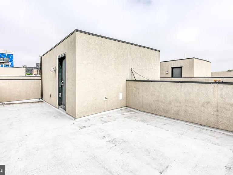 906 N 5th St — Photo 17